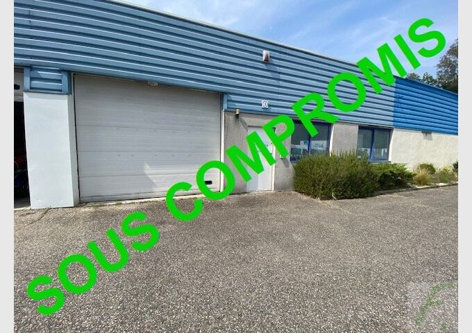 LE BOURGET A LOUER TECHNOLAC A VENDRE UN LOCAL de stockage et bureau de 173m²