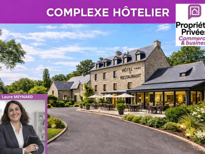 BRETAGNE – HÔTEL RESTAURANT – ENSEMBLE MURS ET FONDS – EMPLACEMENT TOURISTIQUE MAJEUR