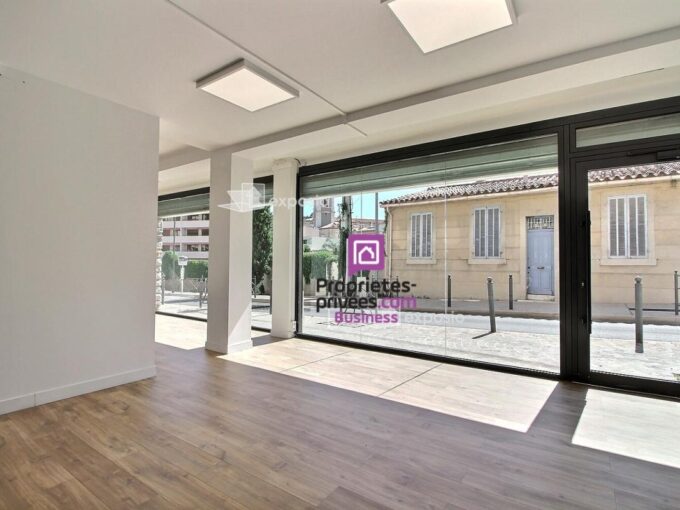 CASSIS – LOCAL COMMERCIAL A LOUER – 78 m² – 3 260 Euros HTHC –
