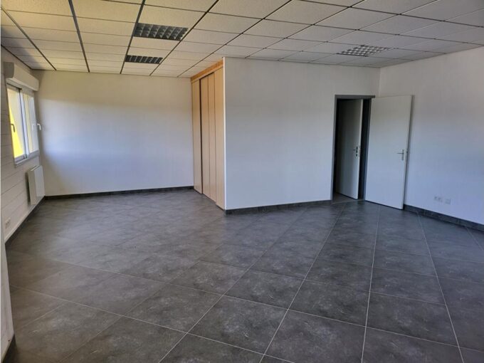 72470 CHAMPAGNÉ – BUREAUX 44 M²