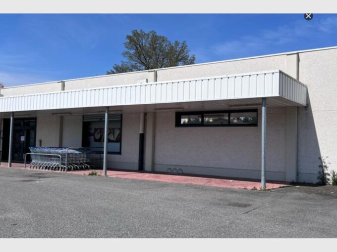 SAINT MARTIN DE CRAU – EXCLUSIVITE – LOCAL COMMERCIAL 687 m²