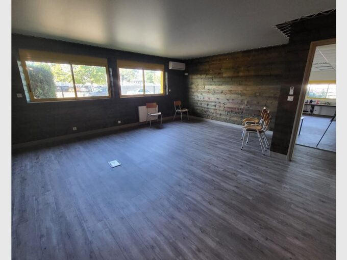 Bureaux Champagne 3 pièce(s) 105,37 m2