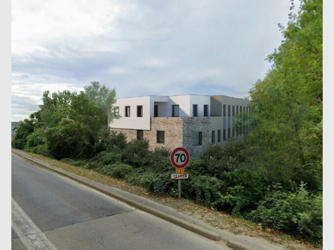 Local pour activités de services, professions libérales, … de 125.81 m2 & 2 stationnements en extérieur + 3 parkings en sous-sol