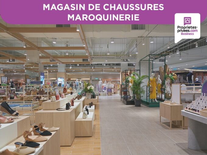 75018 PARIS – Maroquinerie, Chaussures, Accessoires de mode,120 m²,  vitrine 12 mètres