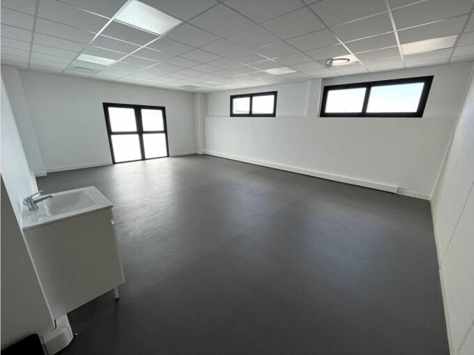 13800 ISTRES EXCLUSIVITE – BUREAUX 56 M², Zone industrielle