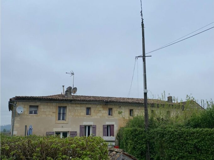 DOMAINE VITICOLE – Ferme  sur son domaine en AOC Saint Emilion , 7 Ha