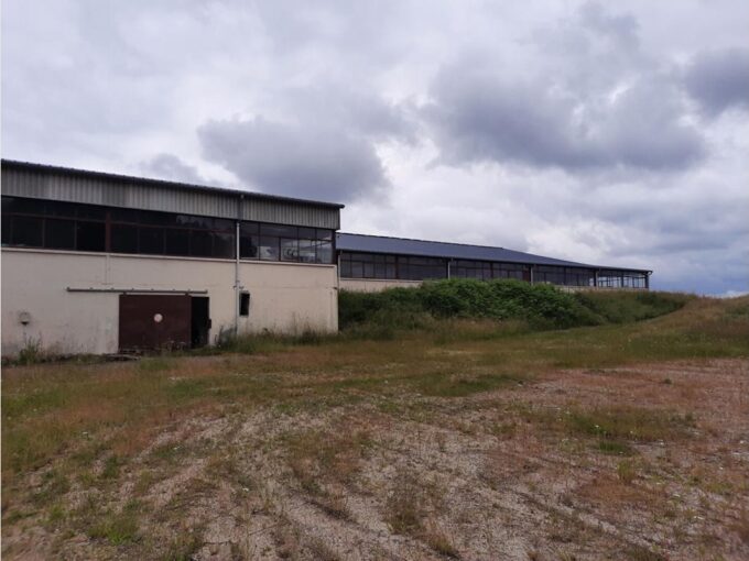 EGLETONS – Local industriel /commercial  3.000 m²