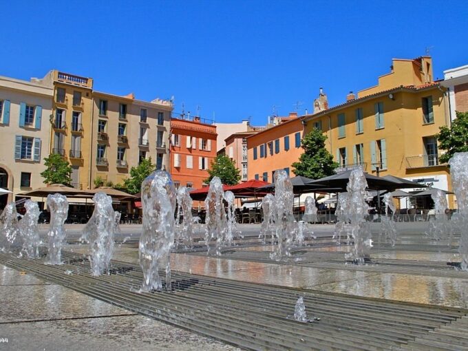 Immeuble de Rapport  Locatif Mixte (commerce et logement) Emplacement N°1 (Place République