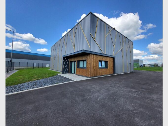 SABLE SUR SARTHE – Entrepôt / local industriel  300 m²