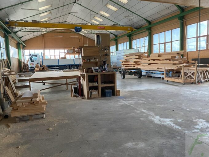 A vendre LOCAUX D ACTIVITE AU CHATELARD EN BAUGES SAVOIE