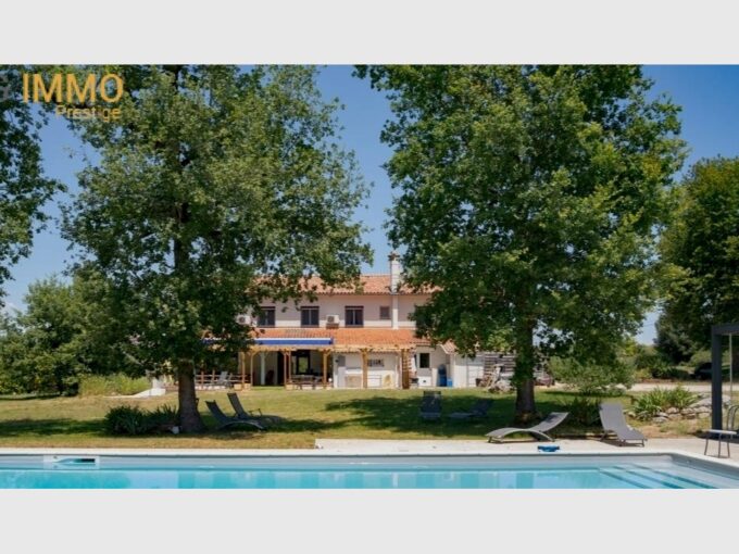 Château / Domaine à Caussade
